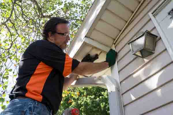 image of a injection spray foam project and vinyl siding