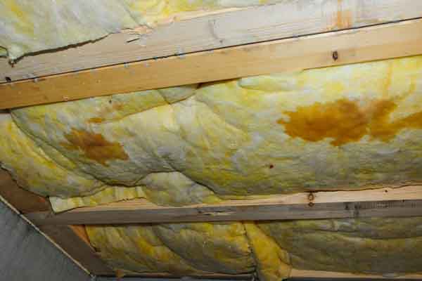 image of wet fiberglass insulating material