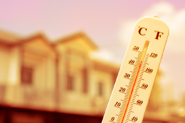 thermometer depicting high summer temperatures and summer cooling tips