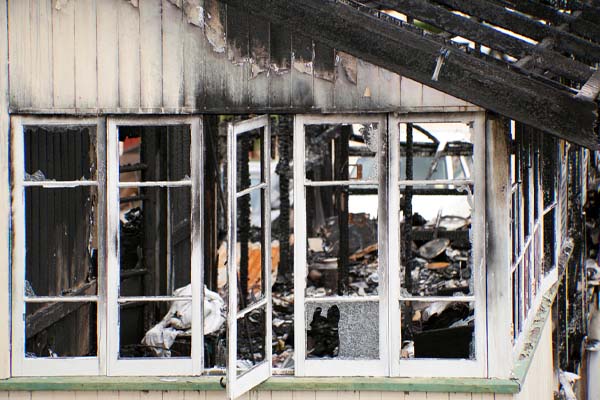 image of a house fire depicting fireproof and fire-resistant insulation