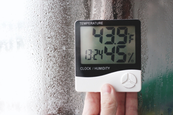 hygrometer measuring home humidity and temperature