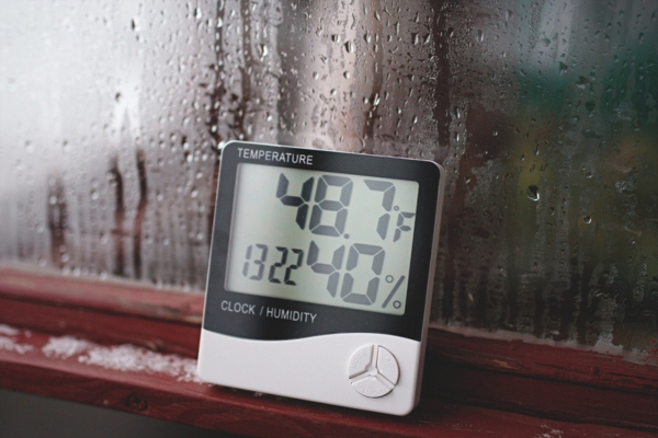 device measuring home humidity and temperature